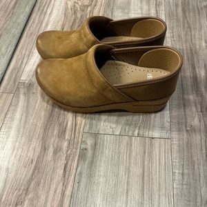Dansko Professional Honey Distressed Suede Clog | EUC!! | Size 38 or US 7.5-8